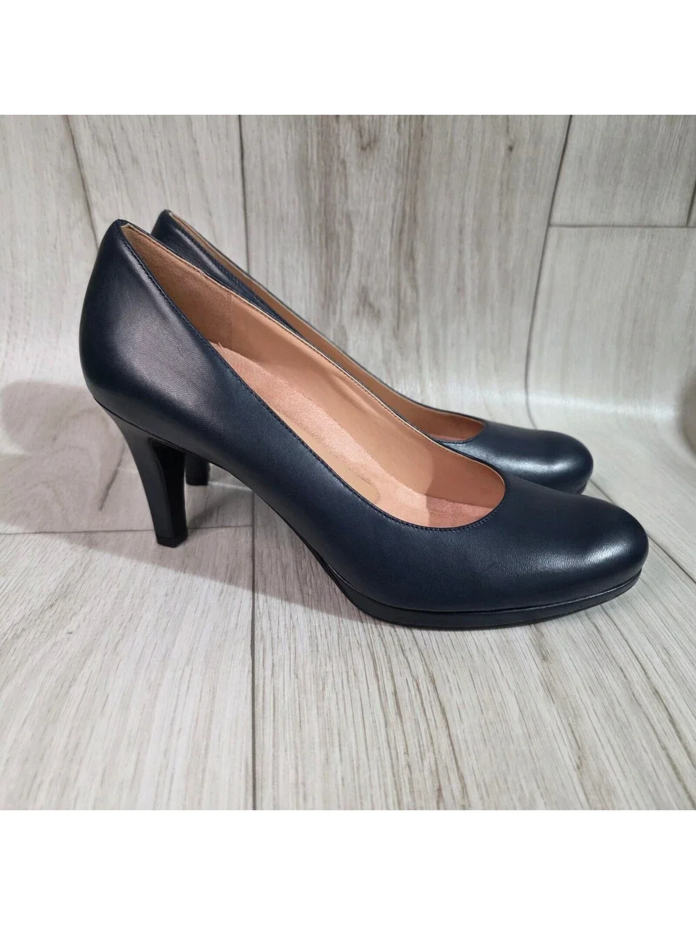 Naturalizer Michelle 9M Navy Leather Pumps Heels Comfy Cushion Flight Attendant